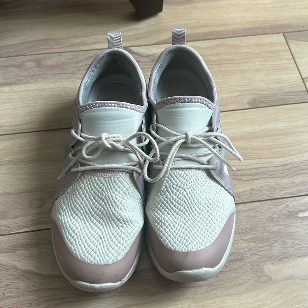Vionic Sneakers